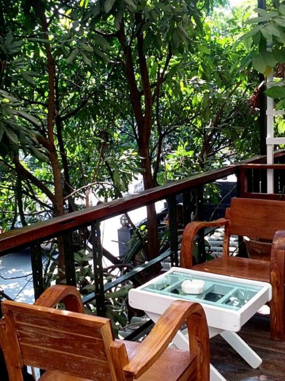 The Old Car Guesthouse Chiang Mai Extérieur photo