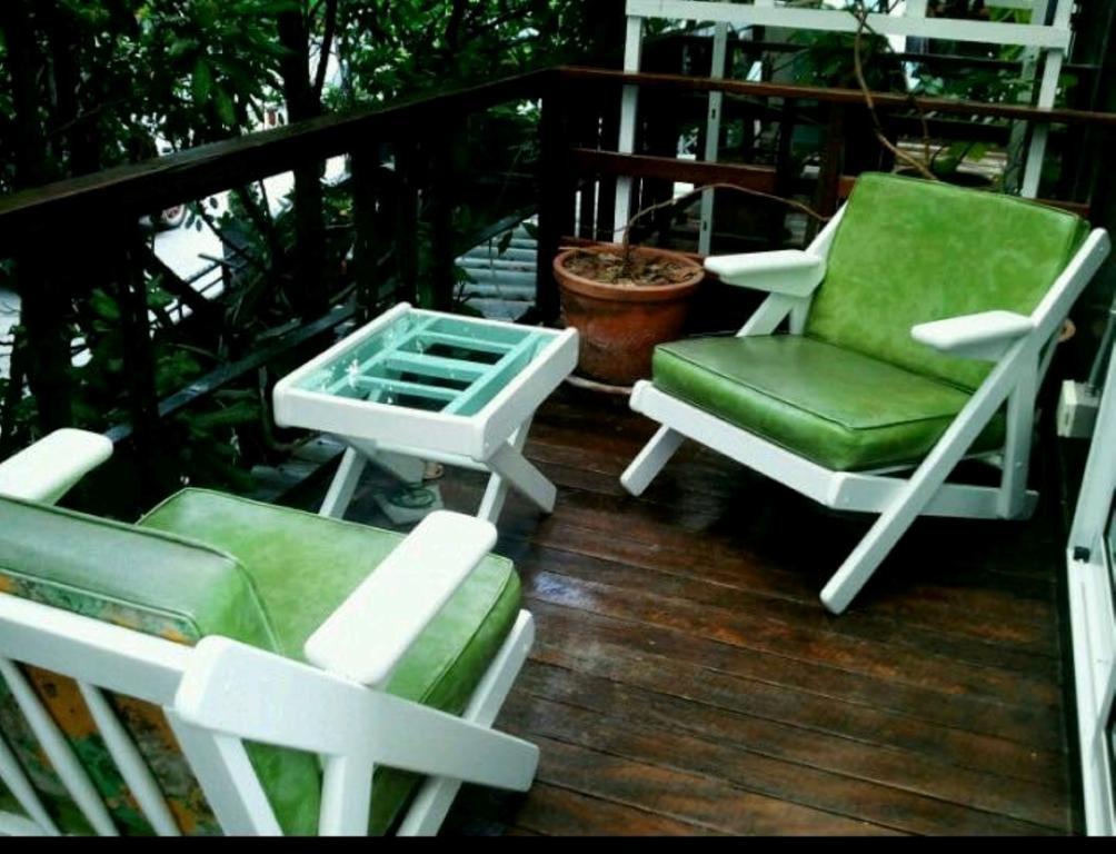 The Old Car Guesthouse Chiang Mai Extérieur photo