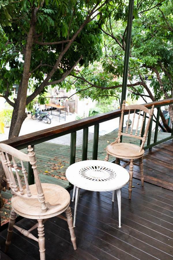 The Old Car Guesthouse Chiang Mai Extérieur photo